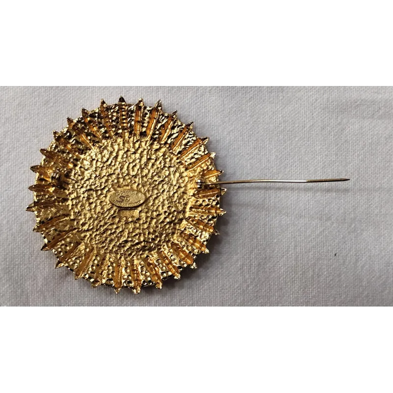 Chanel - Broche dorée