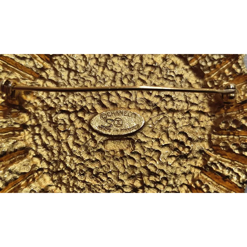 Chanel - Broche dorée