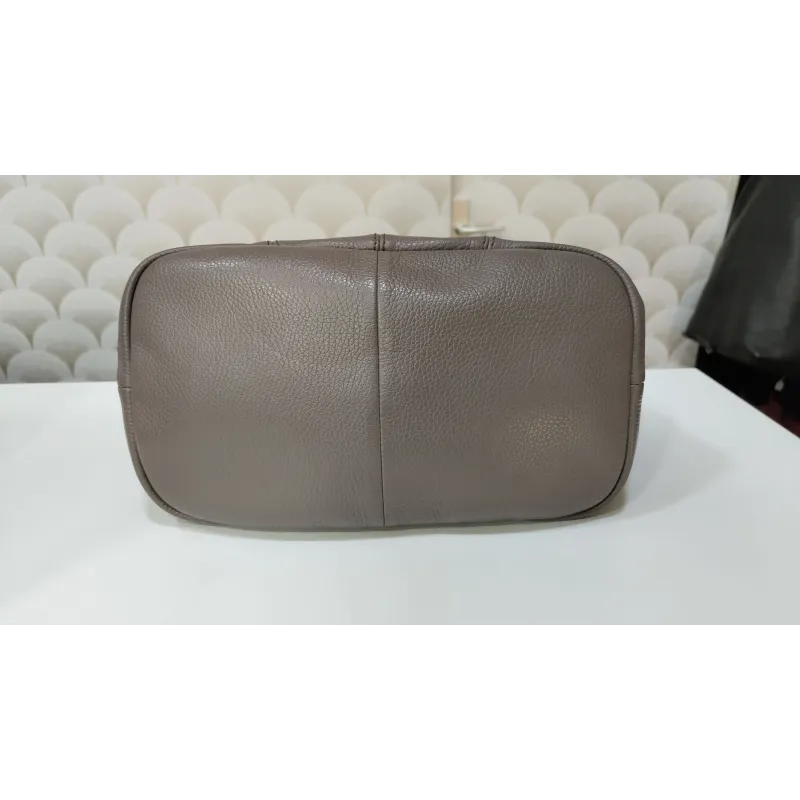 LANCEL – Sac seau en cuir grainé – Taupe