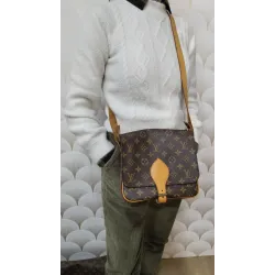 LOUIS VUITTON – Cartouchière – Monogram – Bandoulière réglable