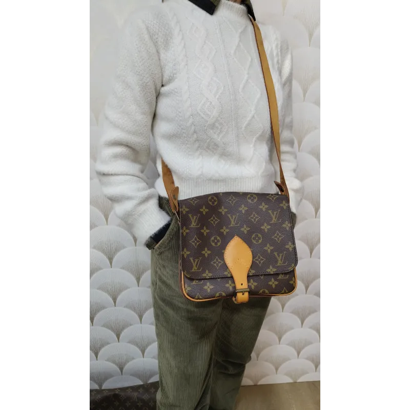 LOUIS VUITTON – Cartouchière – Monogram – Bandoulière réglable