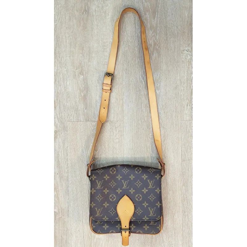 LOUIS VUITTON – Cartouchière – Monogram – Bandoulière réglable