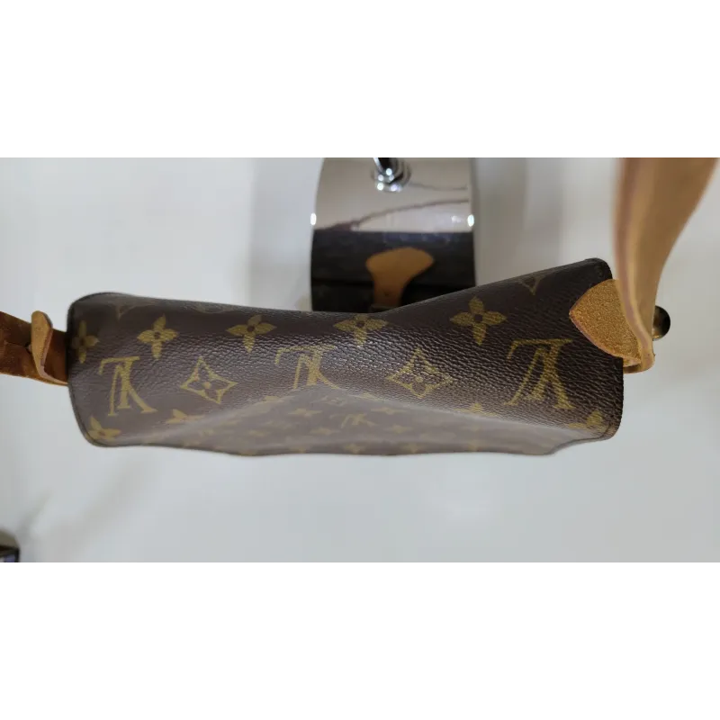 LOUIS VUITTON – Cartouchière – Monogram – Bandoulière réglable