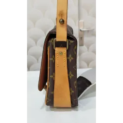 LOUIS VUITTON – Cartouchière – Monogram – Bandoulière réglable