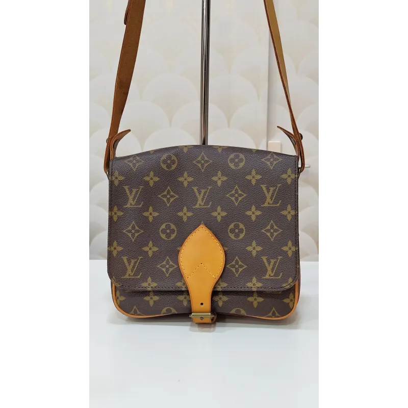 LOUIS VUITTON – Cartouchière – Monogram – Bandoulière réglable