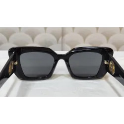 Burberry - Lunettes oversize