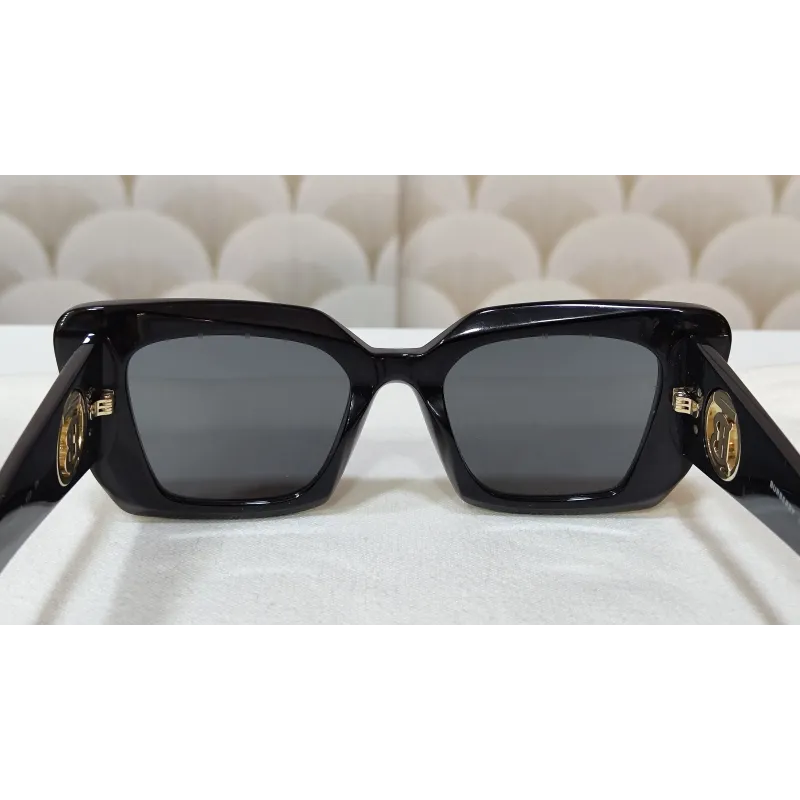 Burberry - Lunettes oversize