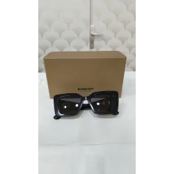Burberry - Lunettes oversize