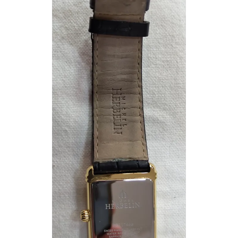 Michel Herbelin – Montre rectangulaire dorée