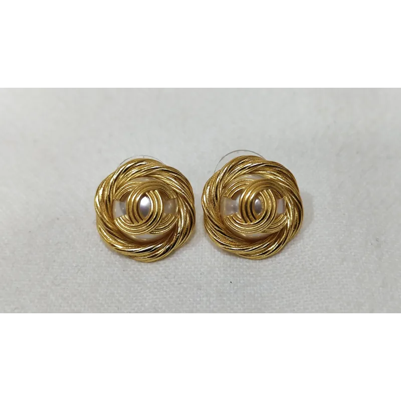 Chanel – Boucles d’oreilles vintage dorées