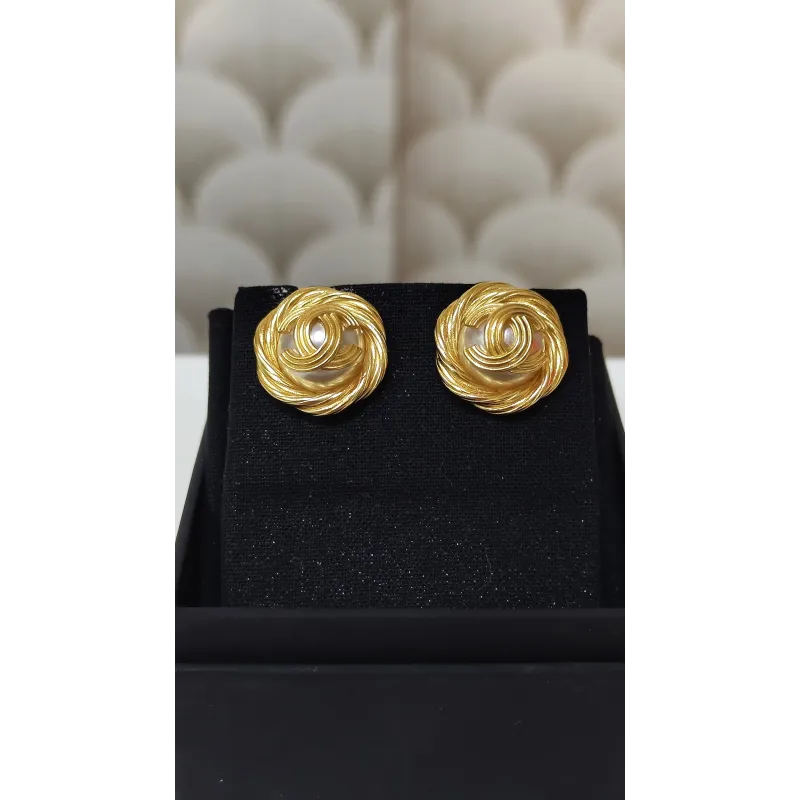 Chanel – Boucles d’oreilles vintage dorées