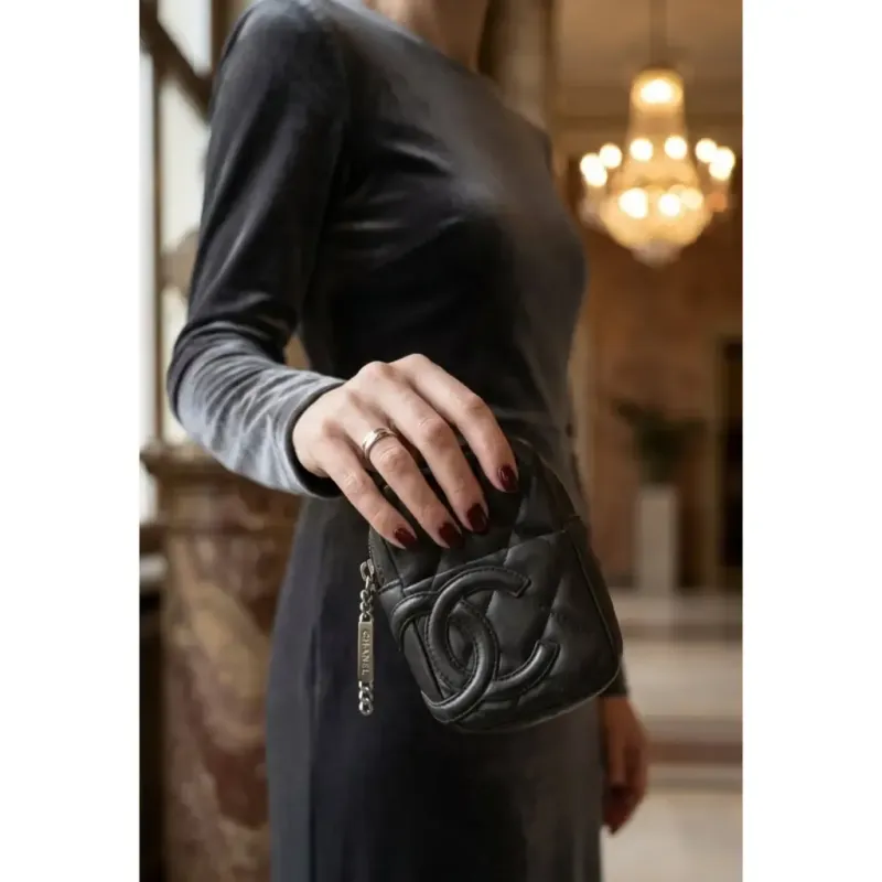 Chanel - Mini pochette en cuir