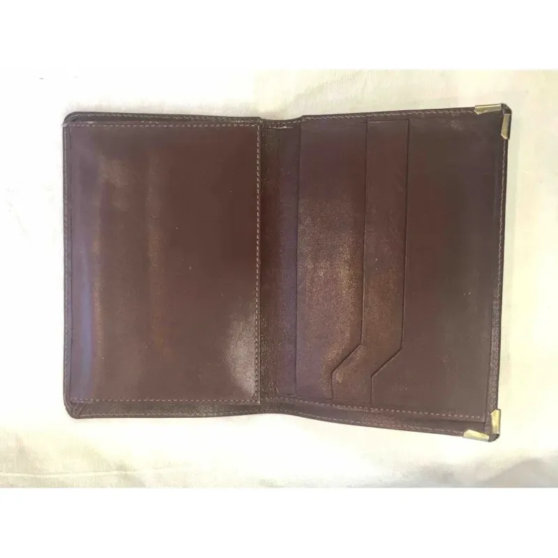 Porte-cartes / feuille en cuir bordeaux et bordures en métal doré