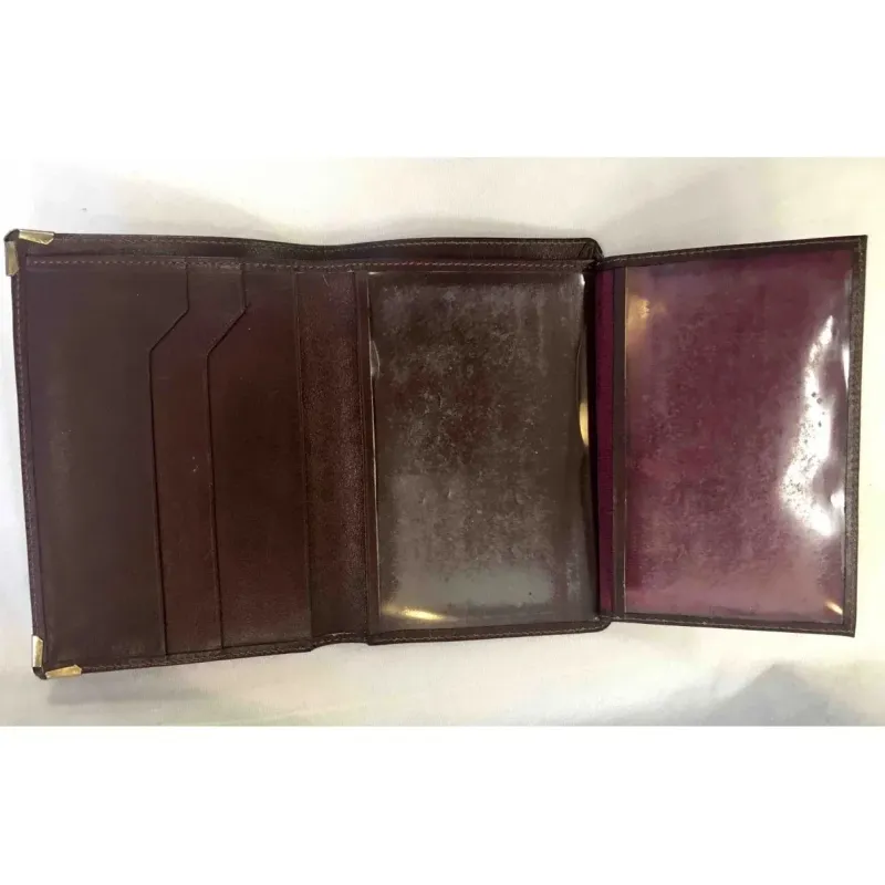 Porte-cartes / feuille en cuir bordeaux et bordures en métal doré