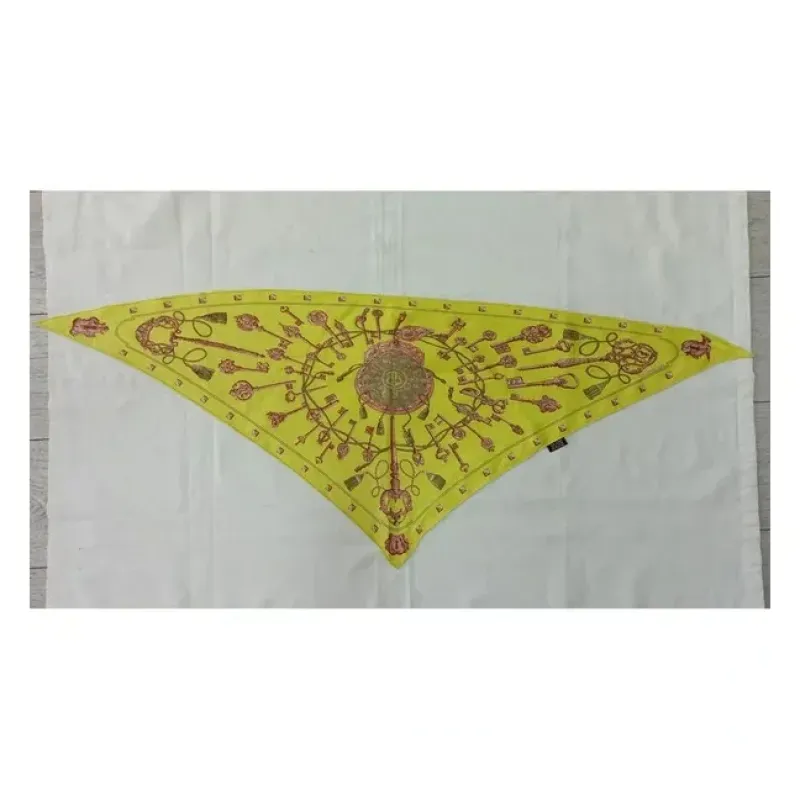 Foulard pointu