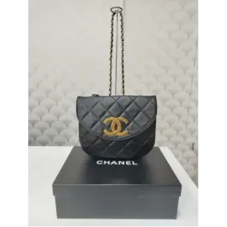 Sac Chanel Demi-Lune (Half Moon) Vintage