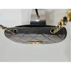 Sac Chanel Demi-Lune (Half Moon) Vintage