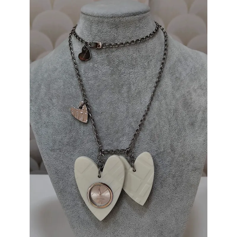 Collier Burberry avec montre pendentif cœur