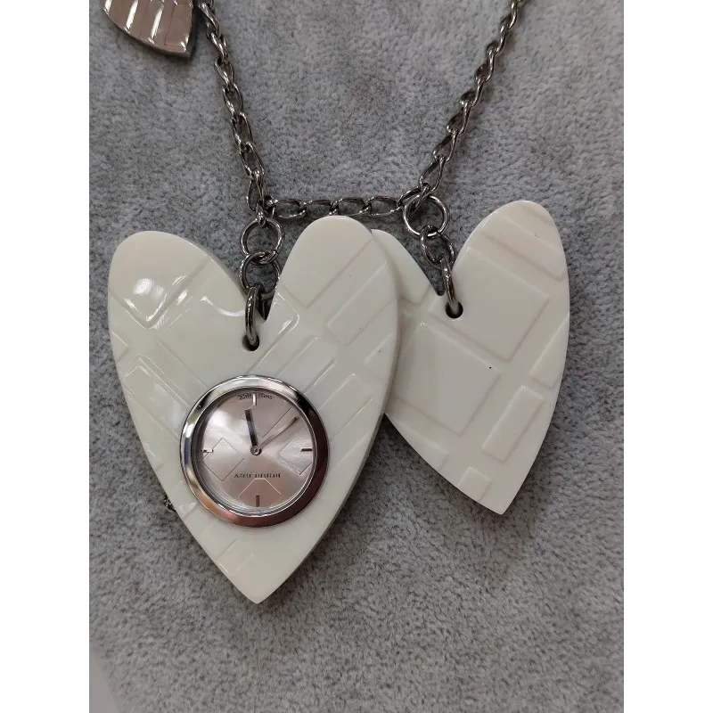 Collier Burberry avec montre pendentif cœur