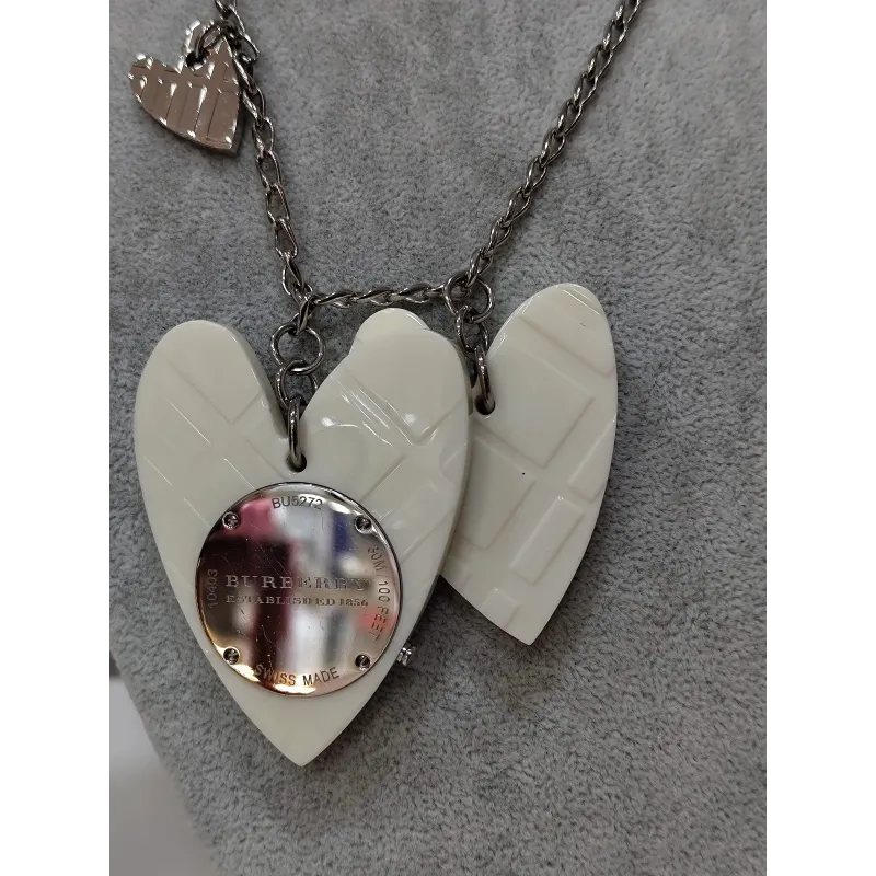Collier Burberry avec montre pendentif cœur