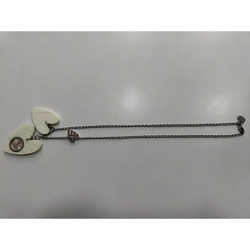 Collier Burberry avec montre pendentif cœur