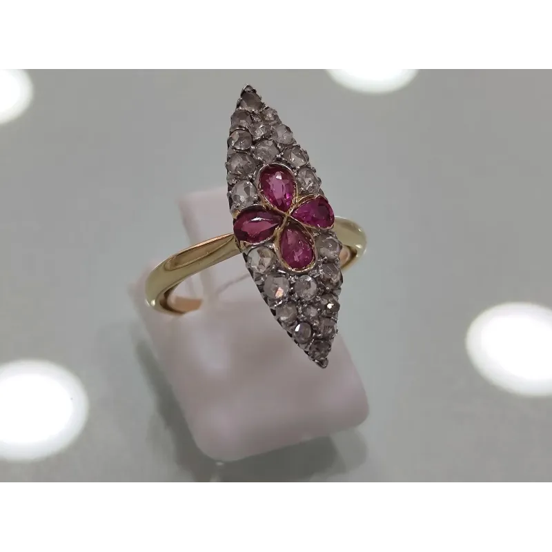 Bague Marquise en or jaune 18 carats