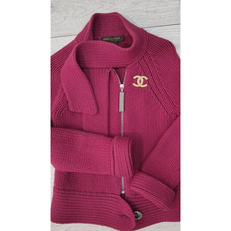 Broche en métal doré