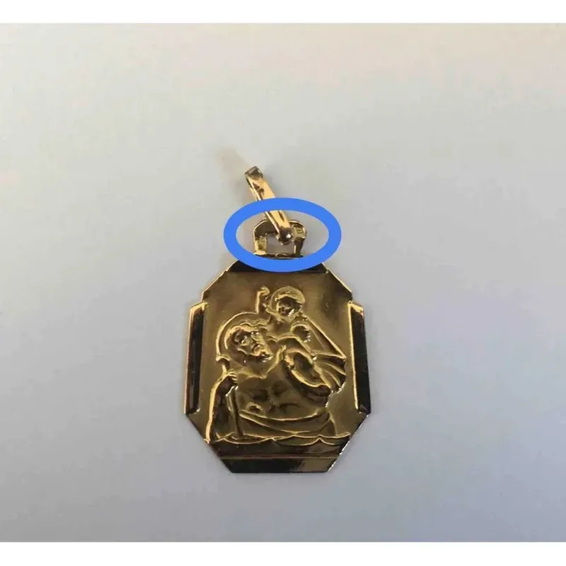Pendentif médaille religieuse en or jaune 18k