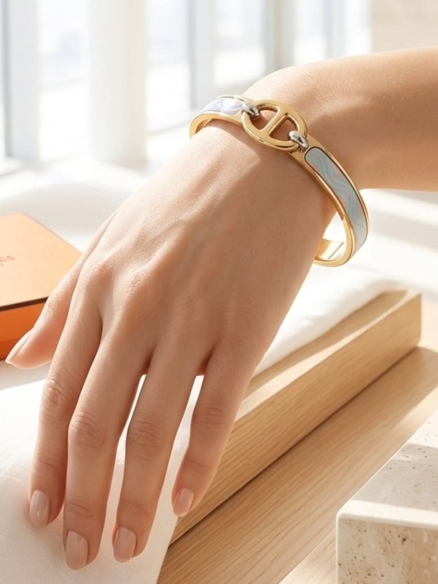 @hermes – Bracelet Mini clic chaîne d'ancre

Finition dorée, émail clair élégant
Pièce iconique, facile à porter au quotidien
Très bel état

DM pour prix et disponibilité.

#Hermes #HermesBracelet #ClicH #HermesJewelry #LuxuryJewelry